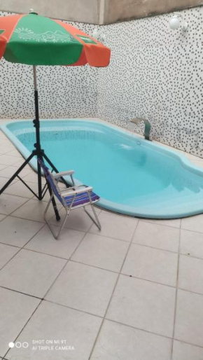 Piscina e área para churrasco